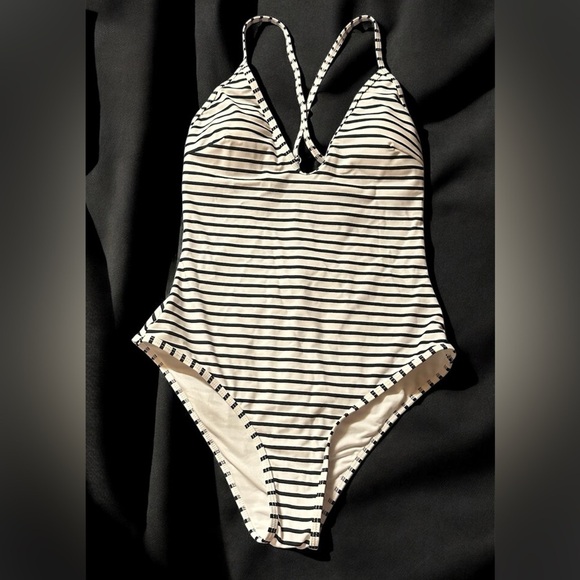 Cupshe Other - NWT Cupshe Womens One Piece Swimsuit Size M Stripped White Black